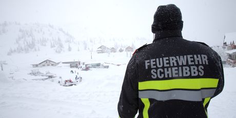 Snijeg je zatrpao Austriju (Foto: AFP) - 6