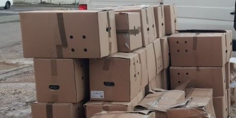 Muškarac je prevozio mnogo kutija (Foto: PU ličko-senjska)