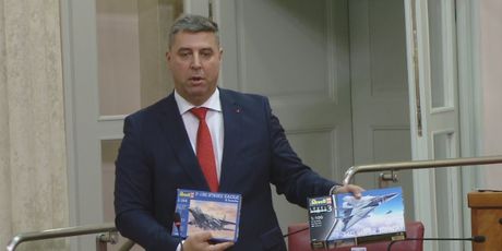 SDP-ov Franko Vidović razljutio je ministra Krstičević (Foto: DNEVNIK.hr) - 18