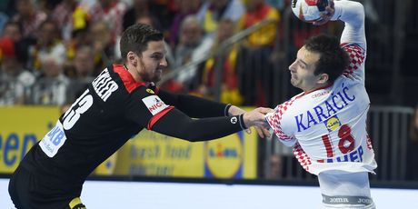 Hendrik Pekeler i Igor Karačić (Foto: AFP)