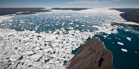 Otapanje leda na Grenlandu (Foto: AFP)
