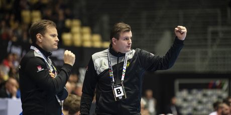 Švedski treneri slave pogodak (Foto: AFP)