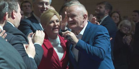 Predsjednica Grabar-Kitarović pjevala s Matom Bulićem