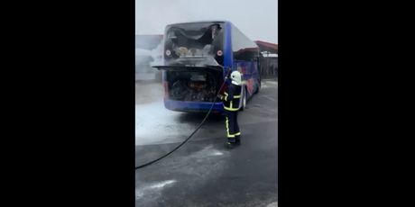Zapalio se autobus u Vukovaru - 2