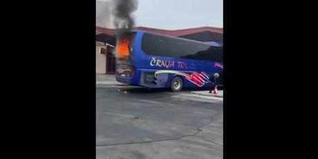 Zapalio se autobus u Vukovaru - 3