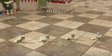 Ruže postavljene u spomen osmero mladih iz Posušja