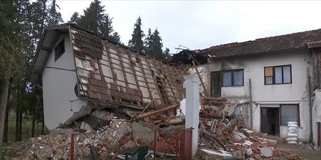 Srušena kuća od potresa u Banovini