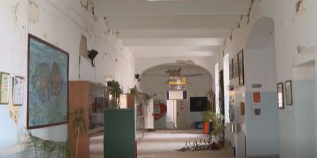 Škola uništena potresom u Banovini - 3
