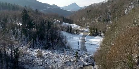 Klizište im i dalje blokira prometnice - 2