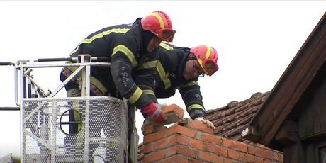 Vatrogasci saniraju štetu nakon potresa u Banovini - 2