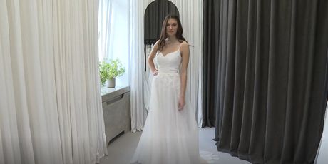 Model prezentira vjenčanice Ivana Alduka