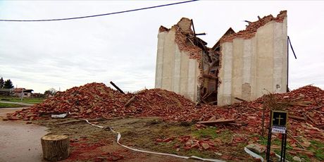 Oštećenja na crkvi u Zažini nakon potresa