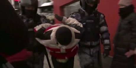 Policija uhićuje prosvjednike u Rusiji - 2