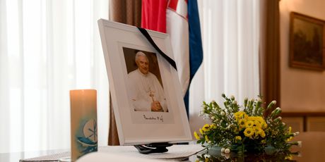 Knjiga žalosti za papu Benedikta XVI. - 4