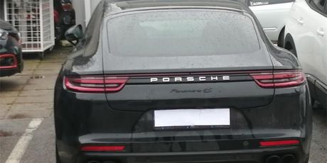 Porsche Panamera kojom je muškarac vukao policajca - 1