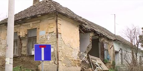 Napuštene kuće postaju opasne ruševine - 4