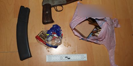 Policija u kući pronašla razno oružje i streljivo