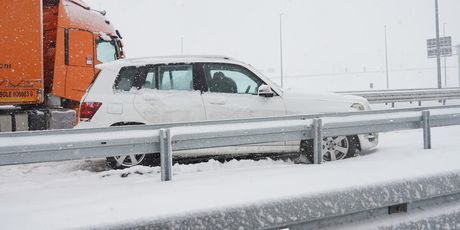 Na autocesti Zagreb - Beograd zbog snijega i vjetra došlo do sudara - 5