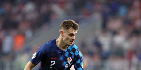 Josip Stanišić - 4