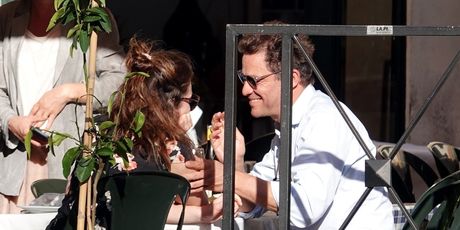 Dominic West i Lily James - 3
