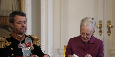 Danska kraljica formalno abdicirala - 8