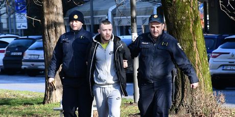 Privođenje osumnjičenog za premlaćivanje maloljetnika u Slavonskom Brodu