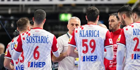 Izbornik Perkovac i naši rukometaši