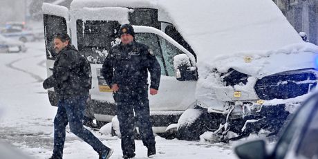 Kombi s migrantima sudario se s policijskim vozilom na Kustošiji - 4