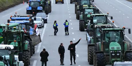 Francuski seljaci blokirali autocestu - 4