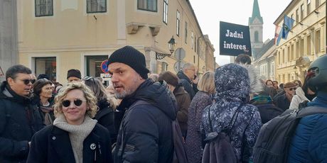 Prosvjed novinara ispred zgrade Vlade