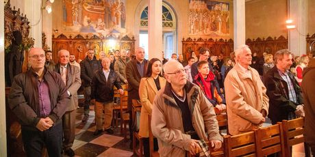 Božićna liturgija u hramu svete Blagovijesti u Zagrebu na kojoj su se okupili vjernici pravoslavne vjeroispovijesti - 5