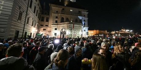 Tisuće ljudi prosvjedovalo je protiv osnivanja vlade predvođene krajnje desnom Slobodarskom strankom u Austriji - 1