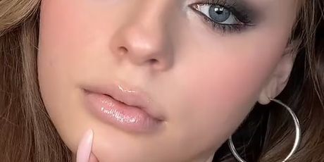 2008. – smokey eyes i svijetle usne