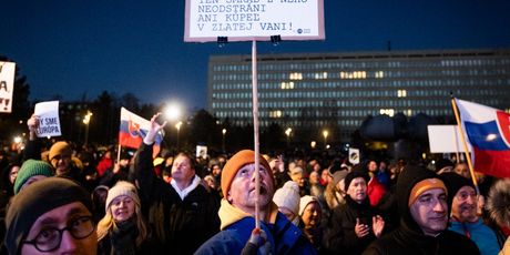 Tisuće ljudi prosvjeduju u Slovačkoj protiv približavanja Moskvi - 8