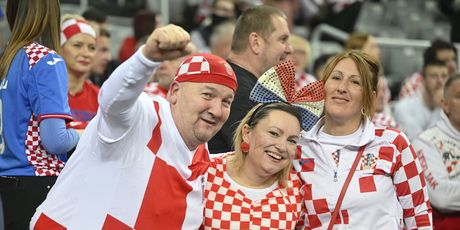 Navijači na utakmici Hrvatska - Bahrein
