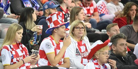 Navijači na utakmici Hrvatska - Bahrein