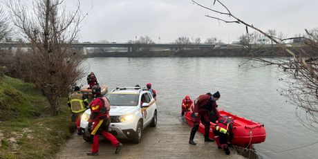 Potraga za djevojčicom u Savi