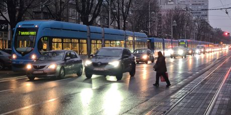 Zastoj tramvaja zbog prometne nesreće