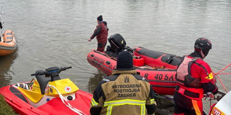 Crveni križ traga za djevojčicom u rijeci Savi - 5