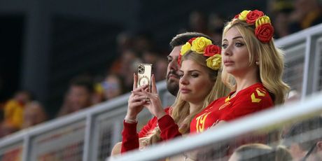 Makedonska navijačica