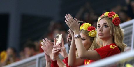 Makedonska navijačica