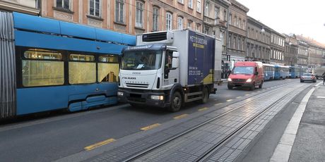 U Zagrebu se sudarili tramvaj i kamion - 1