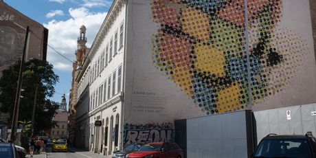 Mural posvećen Rubikovoj kocki na zgradi u Budimpešti