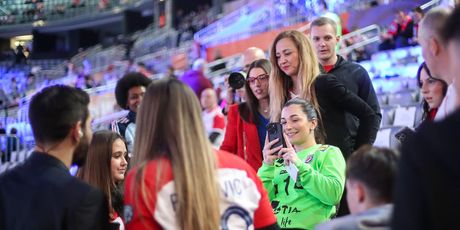 Nikola Karabatić i djevojka Dominika Kuzmanovića u zelenom dresu