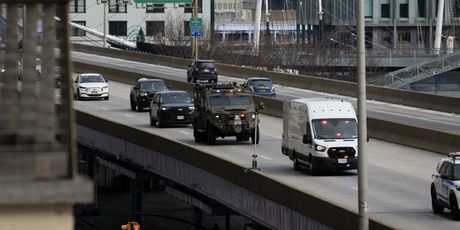 Oklopljeni konvoj koji je prevozio Madura - 11