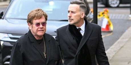 Elton John sa suprugom