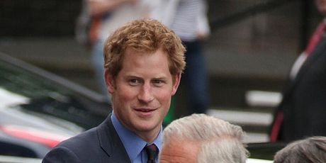 Kralj Charles III. i princ Harry - 1