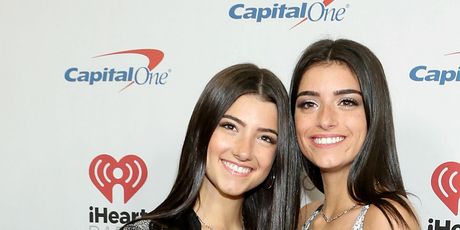 Dixie i Charli D'Amelio - 2