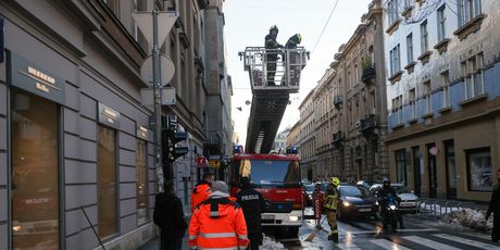 Pala fasada sa zgrade u Zagrebu - 2