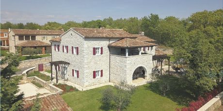 Villa Barbarela, Muntrilj